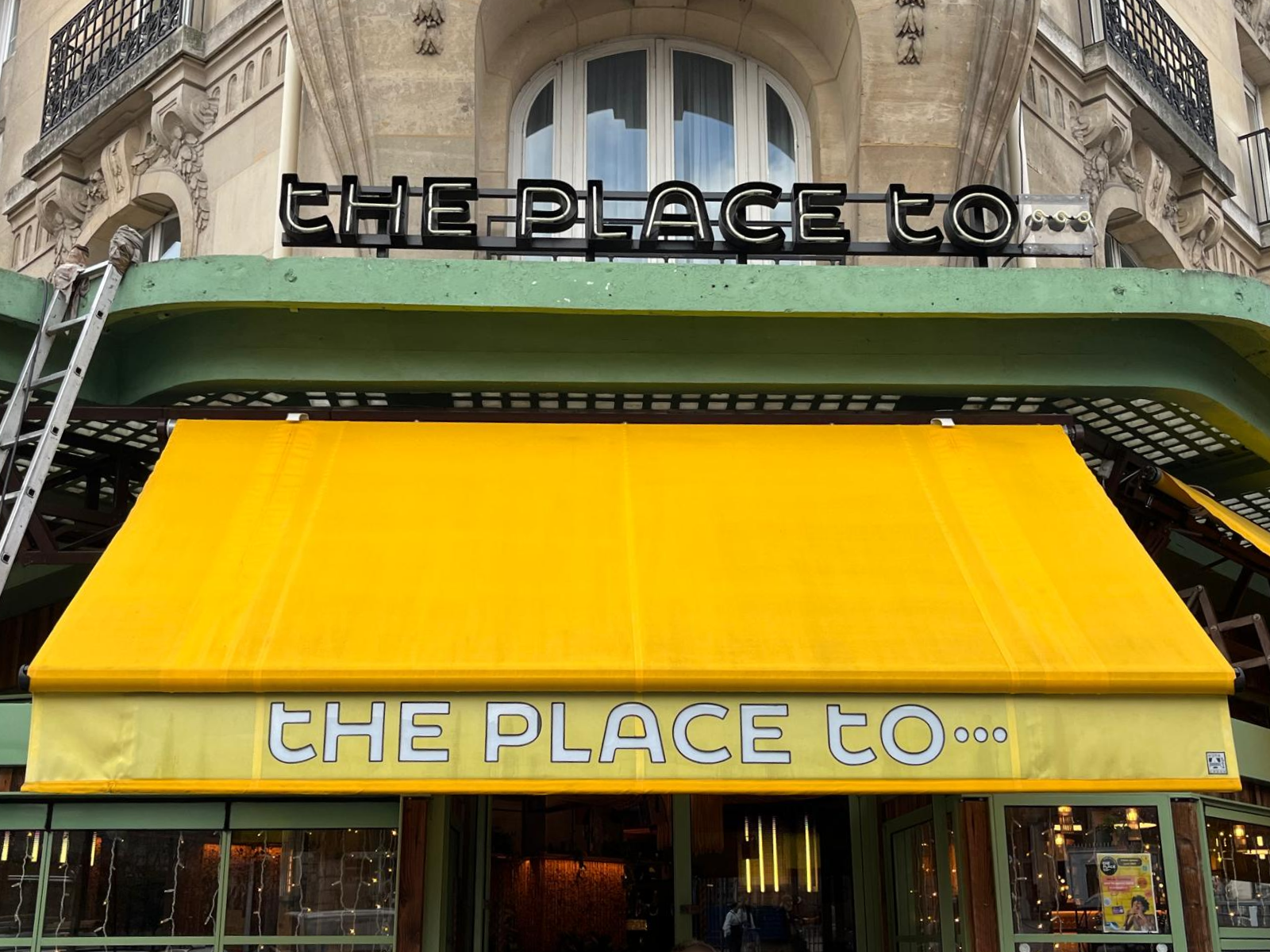 store-exterieur-paris-nettoyage.jpg Store extérieur propre sur PARIS après un nettoyage professionnel