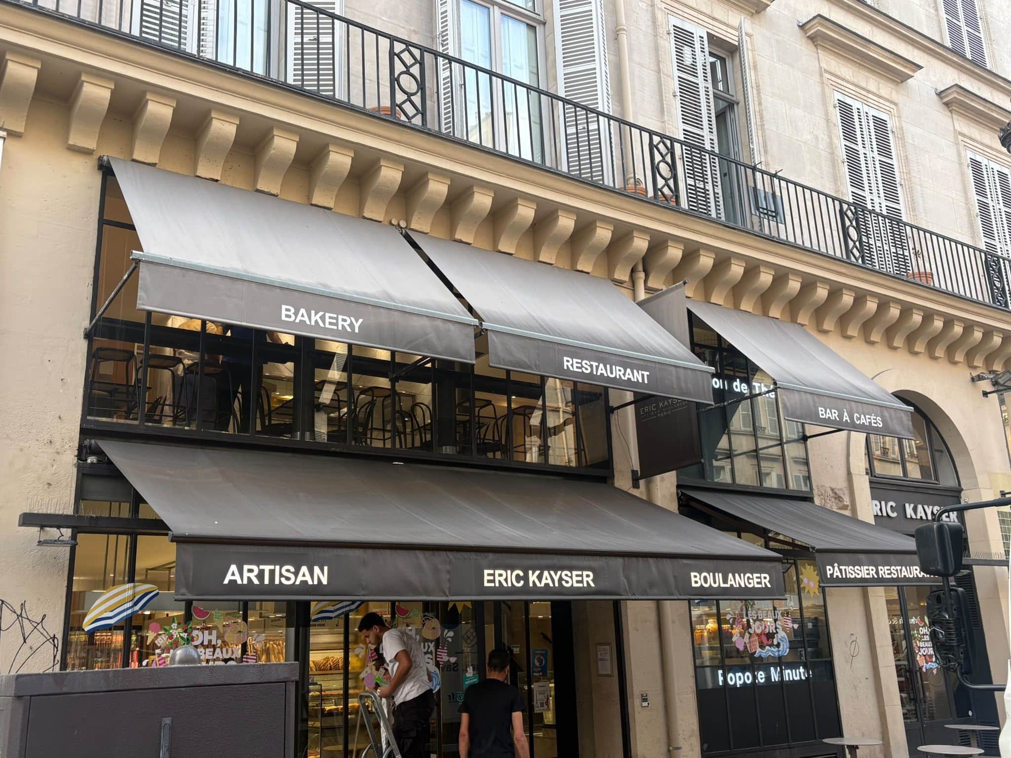 store d'un restaurant apres le nettoyage par Store Wash